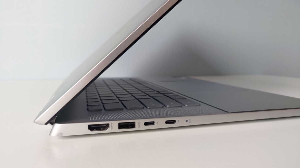 Dell Inspiron 16 2-i-1 anslutningar