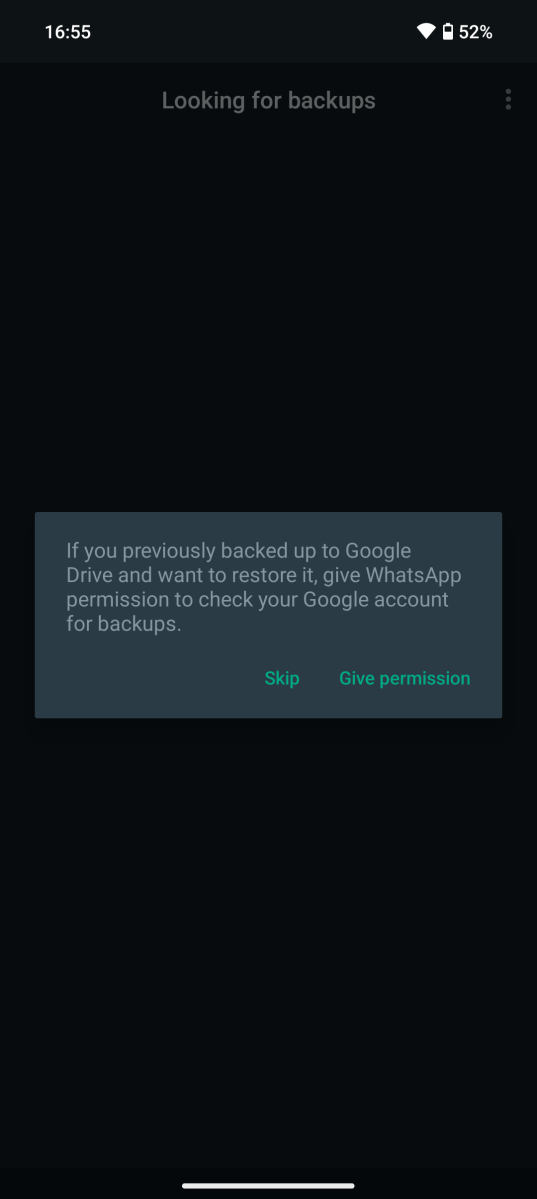 Screenshot of WhatsApp's backup recovering screen on Android