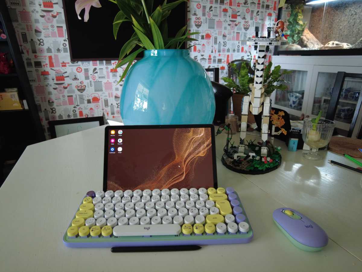 Tab S9 tillsammans med mus och tangentbord.