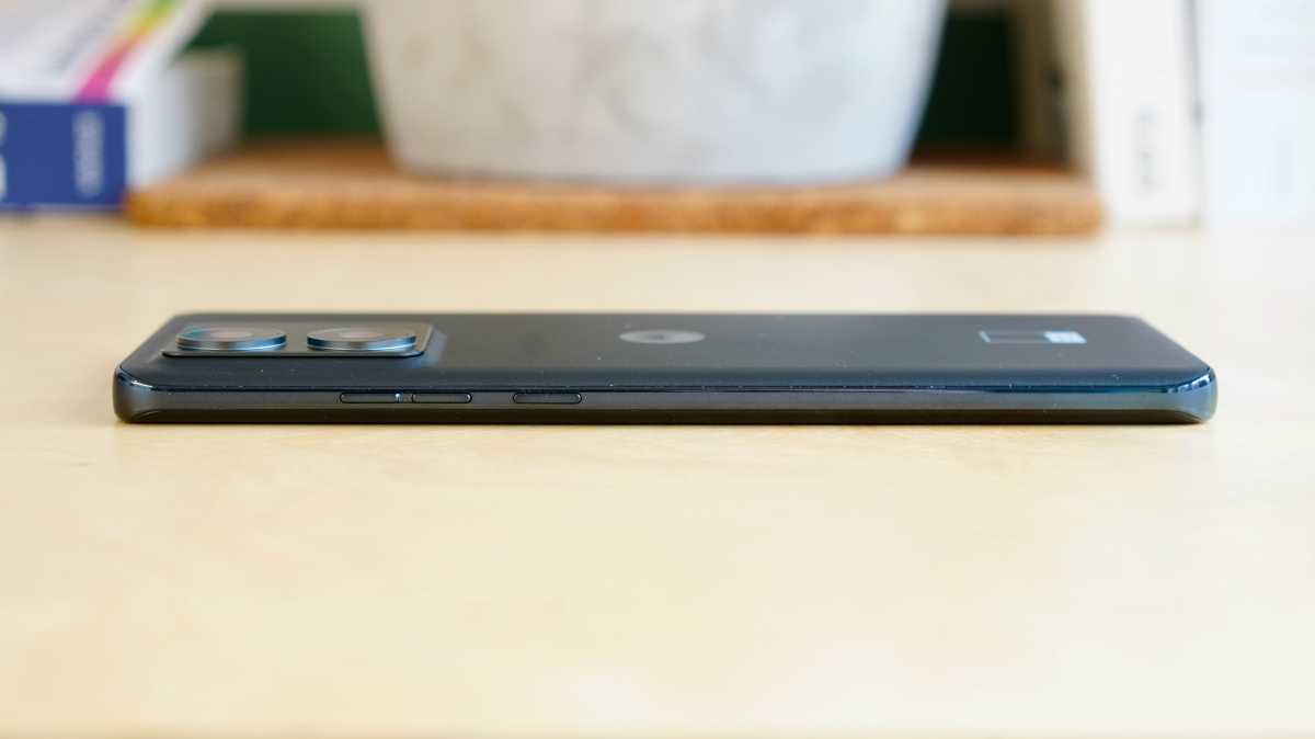 Motorola Edge 40 Neo side view