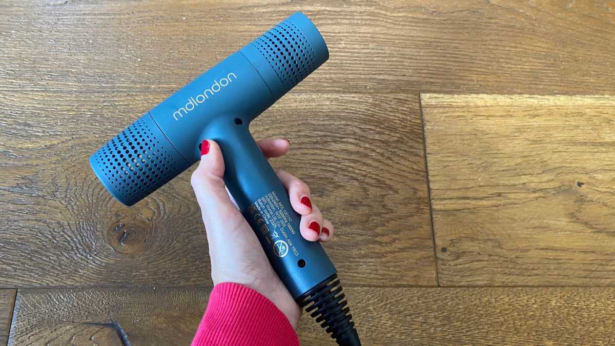 Blow hair dryer in left hand, showing that buttons are covered