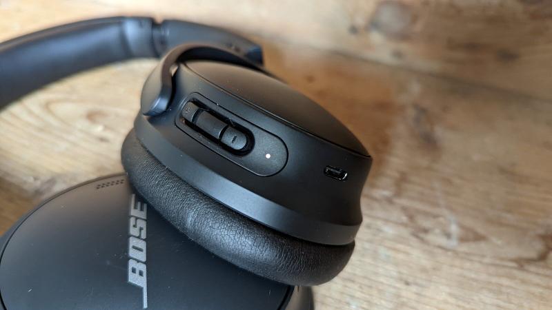Bose QC45 butttons