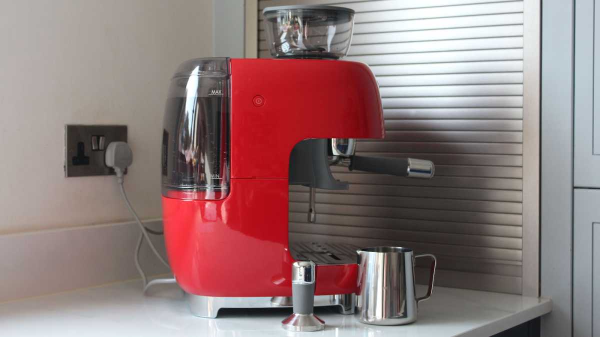 Smeg EGF03 coffee machine side view