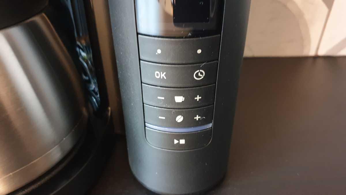A close-up of the Melitta AromaFresh Thermo Pro control buttons